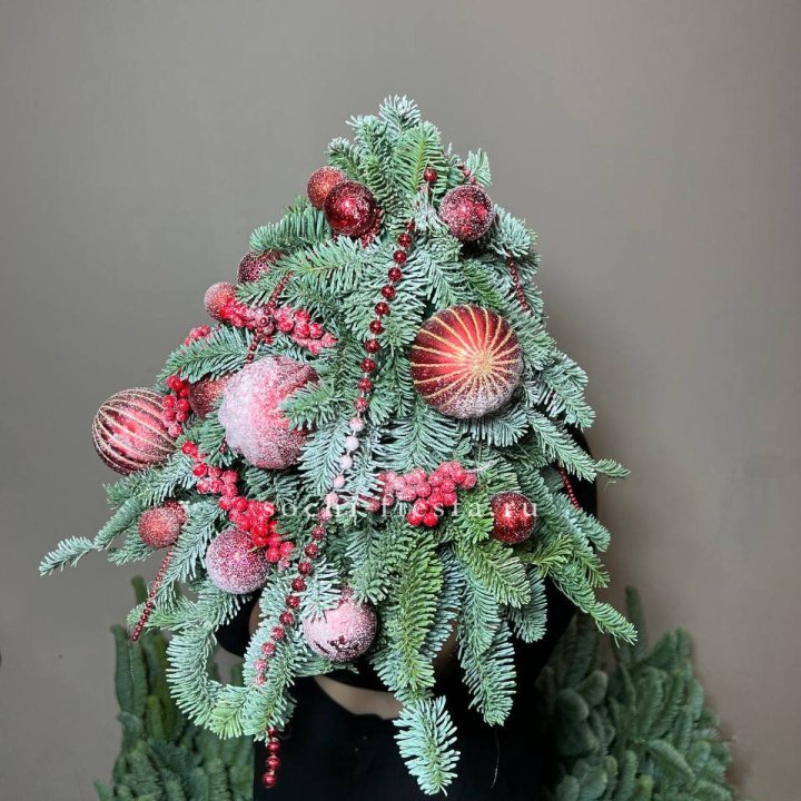 Ёлка красная в Москве