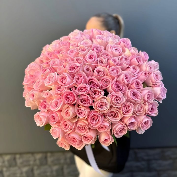 Охапка из 101 розовой розы в Москве