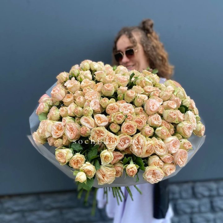 51 пионовидная роза в Москве