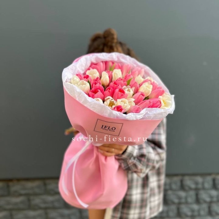 51 бело-розовый тюльпан в Москве