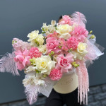 Заказать ЦВЕТЫ В КОРОБКАХ в Москве с доставкой и по самым низким ценам