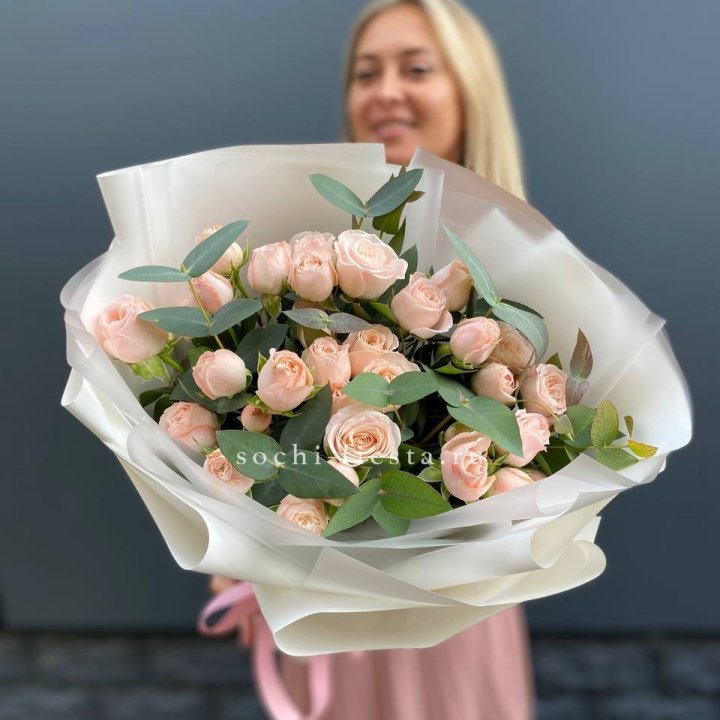 Букет кустовых роз "Фреш" с доставкой в Москве