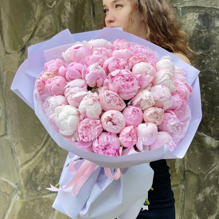 39 нежных пионов в Москве