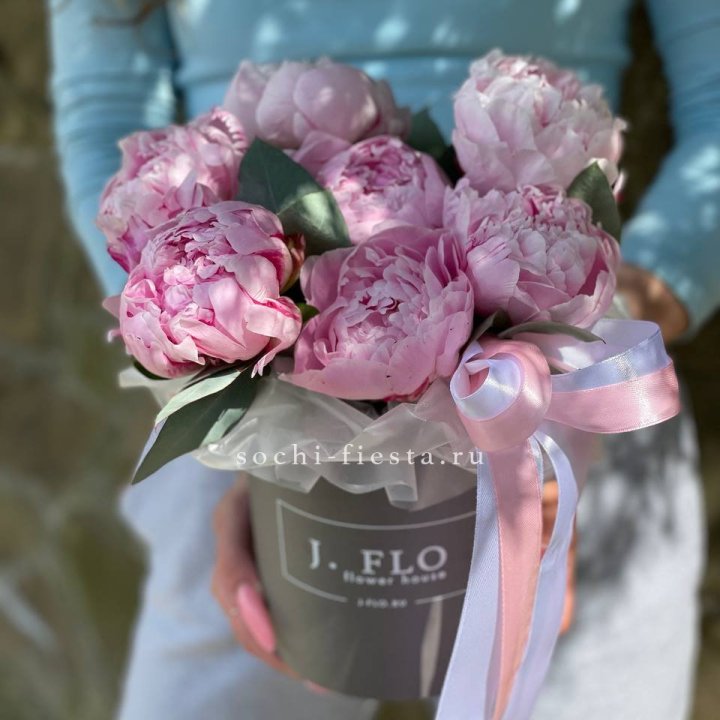 Цилиндр пионов с эвкалиптом в Москве