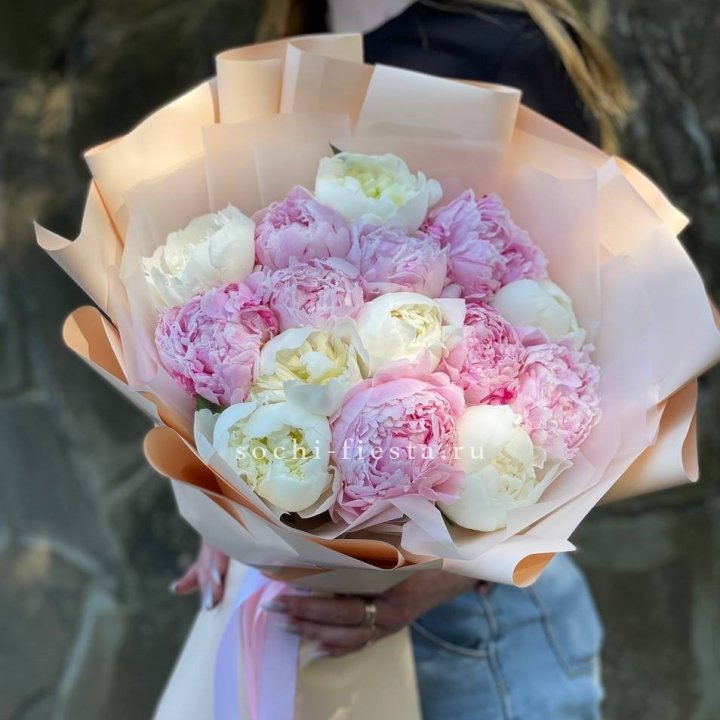 Букет 15 зефирных пионов в Москве