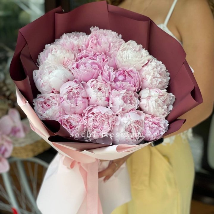 Букет 17 зефирных пионов в Москве