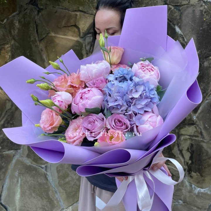 Букет с пионами "Блю логан" в Москве