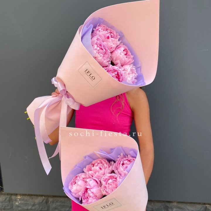 Букет из 5 пионов в Москве