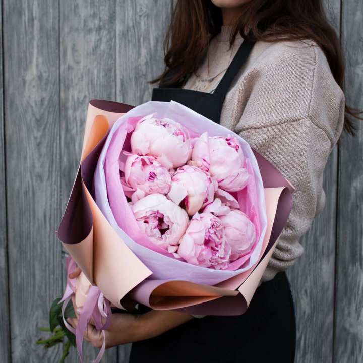 7 зефирных пионов в оформлении в Москве