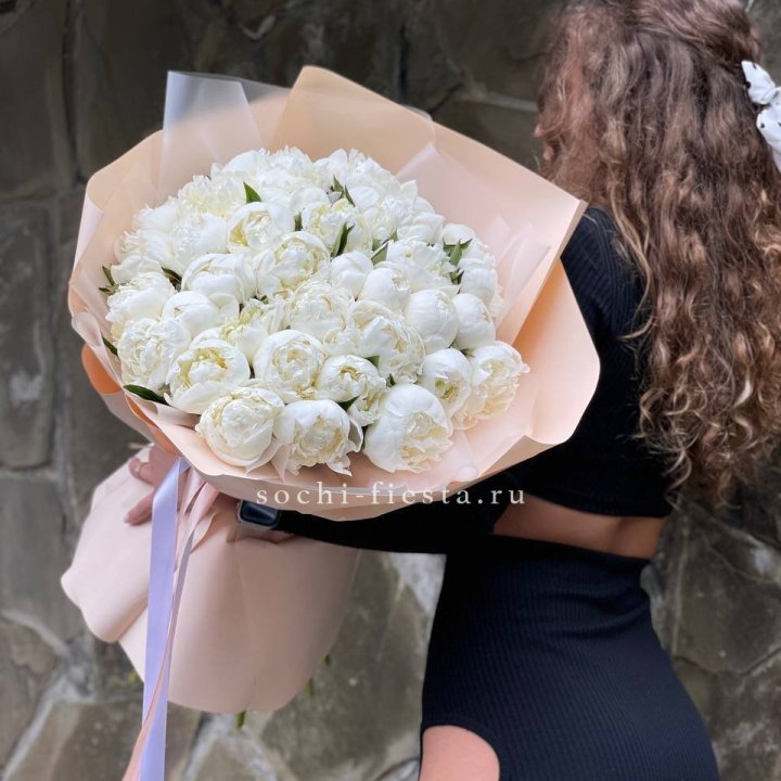 35 белых пион в Москве