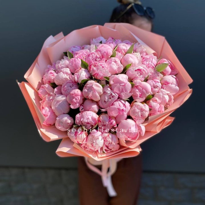 Нежный букет 51 пионов  в Москве