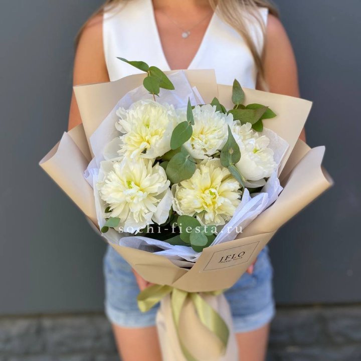  Букет белых пионов в Москве