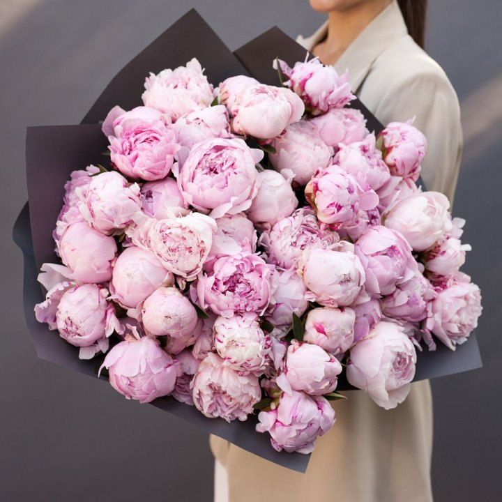 Пионы охапка в Москве