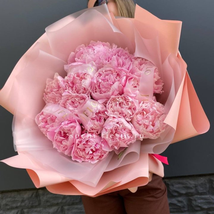 15 пионов "Монинг" в Москве