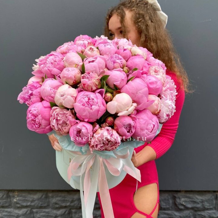 51 пион в цилиндре в Москве