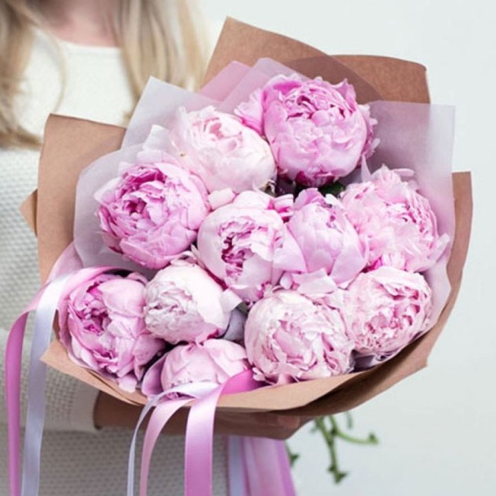 11 нежных пионов в Москве