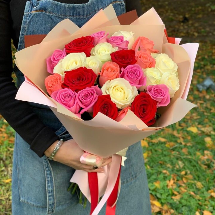 25 роз "Карусель" в Москве