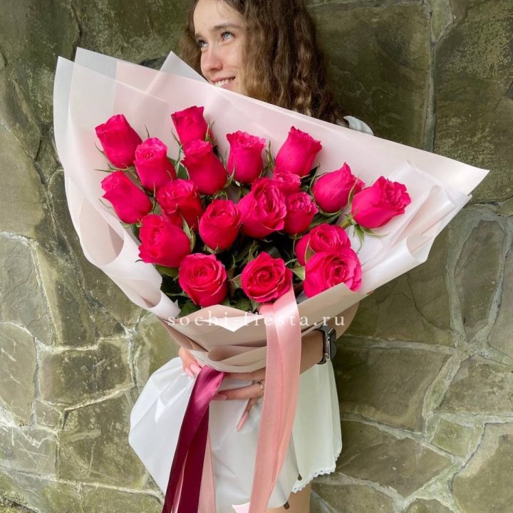 19 алых роз в Москве
