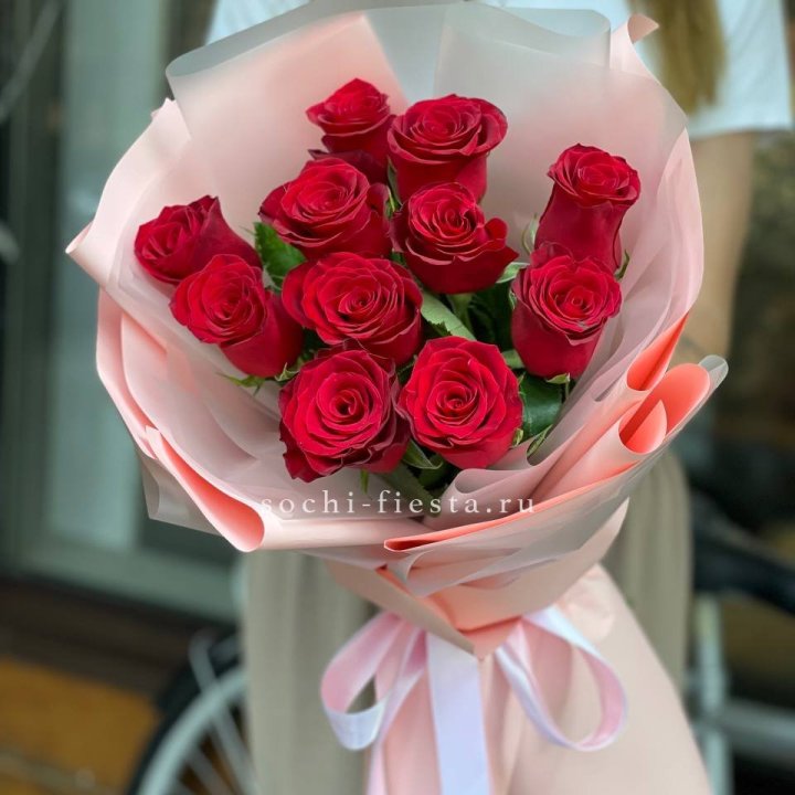 Букет красных роз "Мадам ред" в Москве