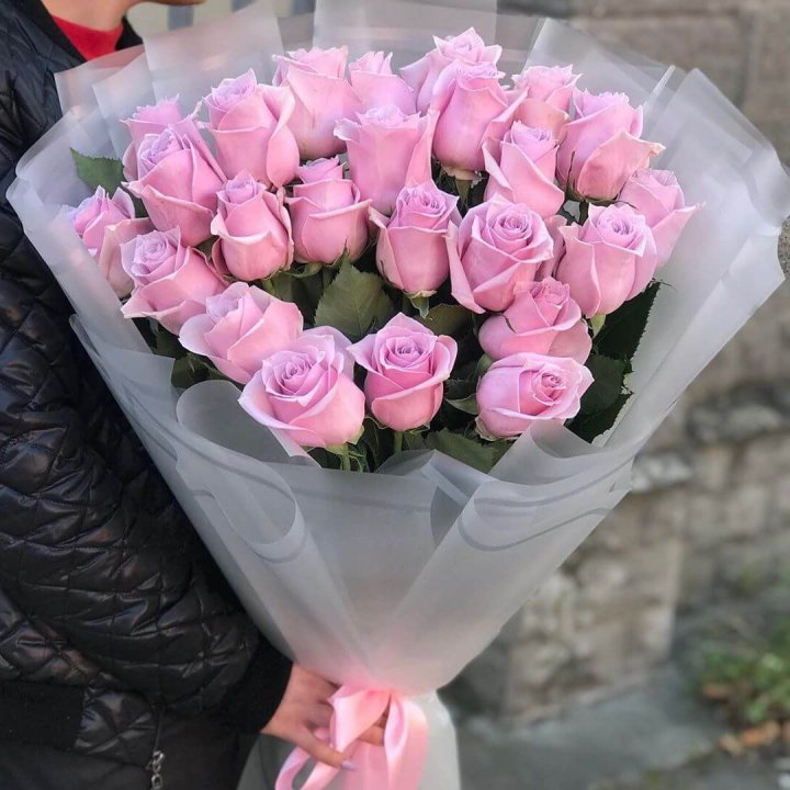 25 высоких розовых роз в Москве
