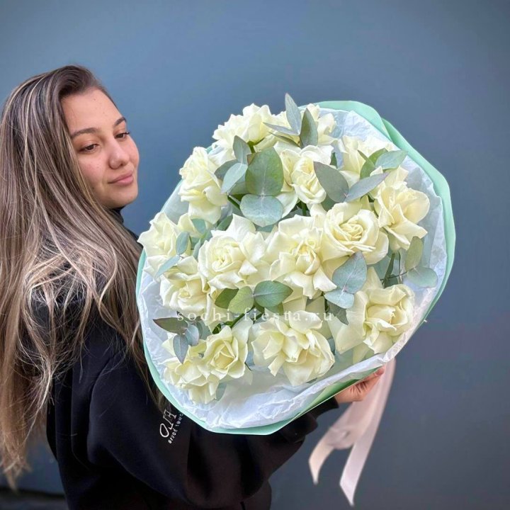 15 Белых французских роз "Ноте бьянка" в Москве