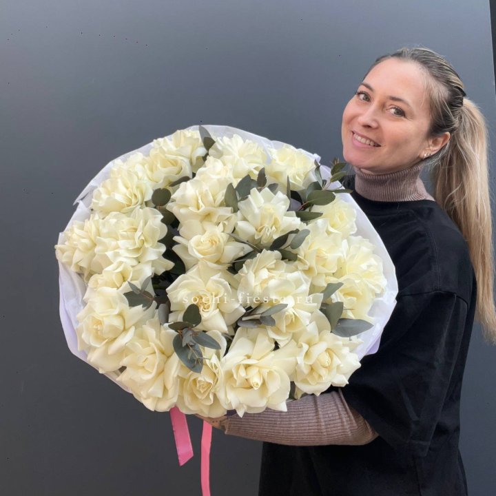 25 Белых французских роз Вайт найс в Москве