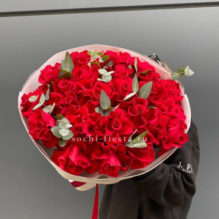 23 Красных французских роз в Москве