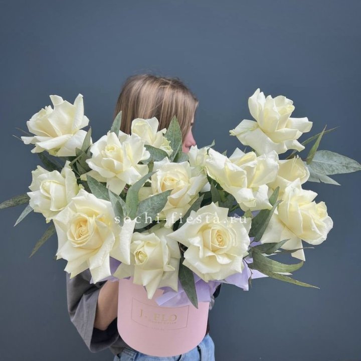 15 Французских роз в боксе в Москве