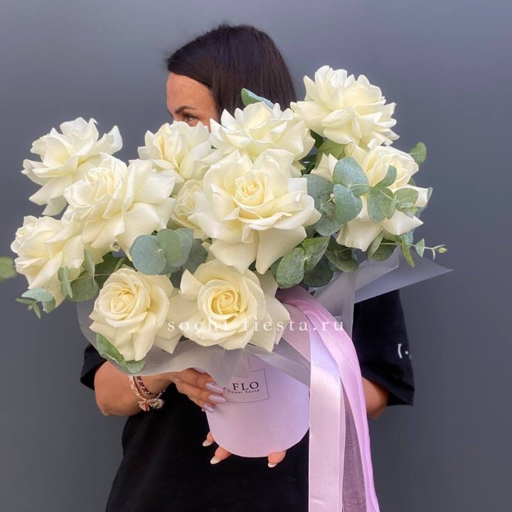 11 Французских белых роз в боксе в Москве
