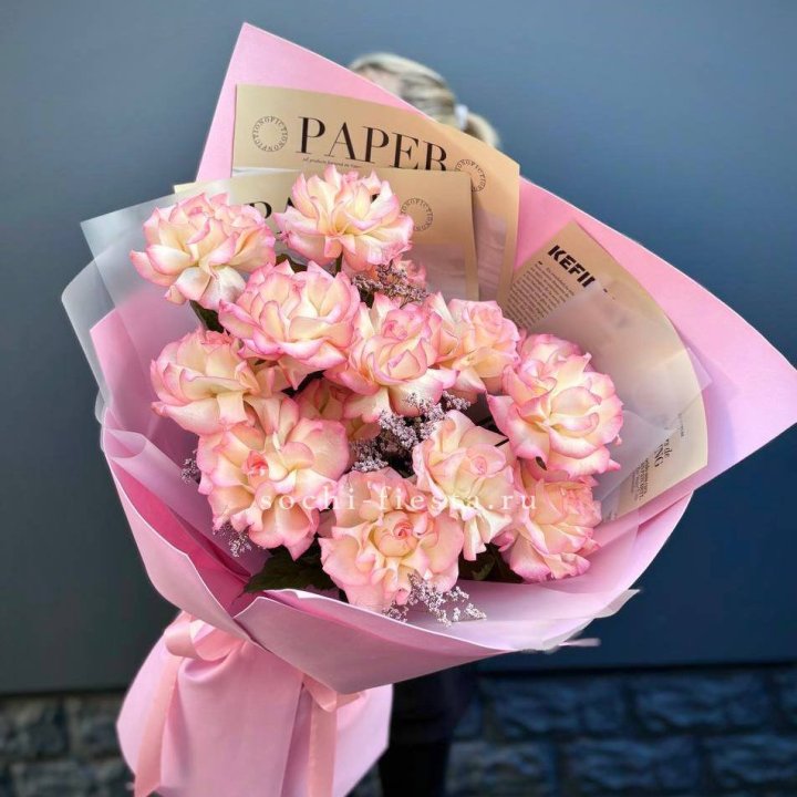 15 французских роз "Джумилия" с доставкой в Москве