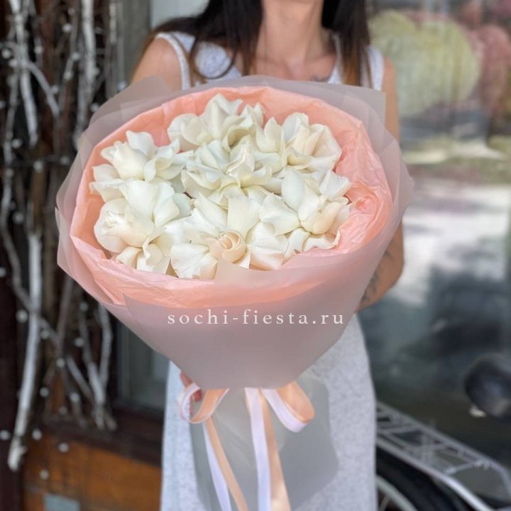 7 Белых французских роз в Москве