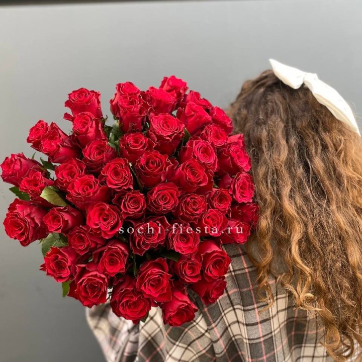 51 красная роза в Москве