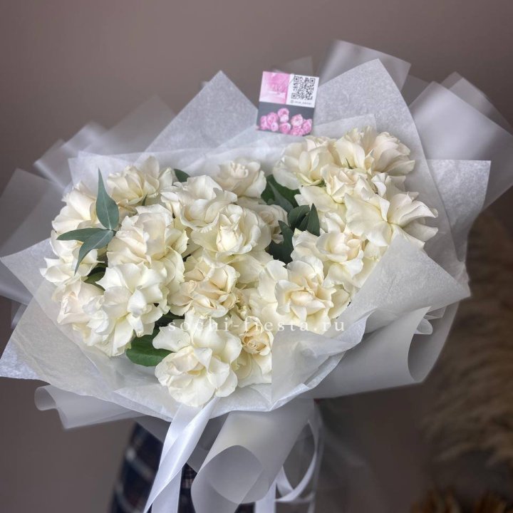 21 французских роз с эвкалиптом в Москве