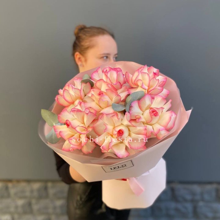 7 французских роз Джумилия с доставкой в Москве