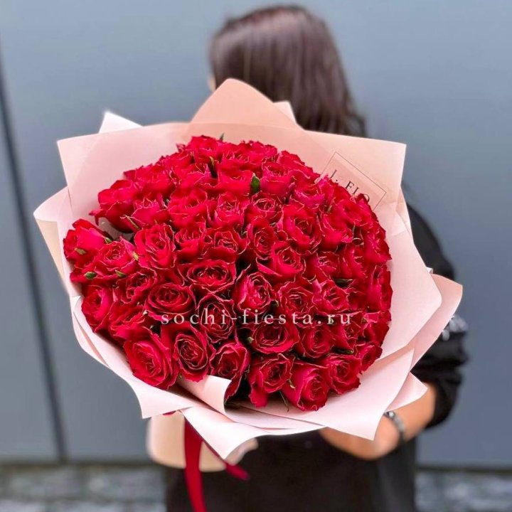 55 кенийских роз в Москве