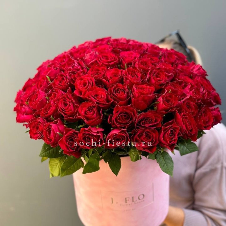 101 кенийская роза в цилиндре с доставкой в Москве