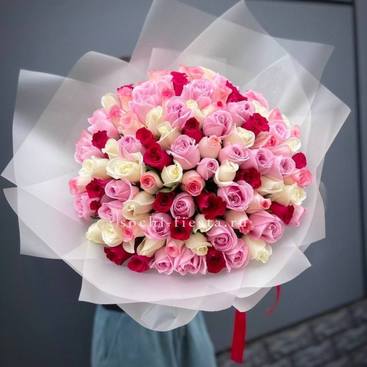 101 разноцветная роза "Карусель" в Москве