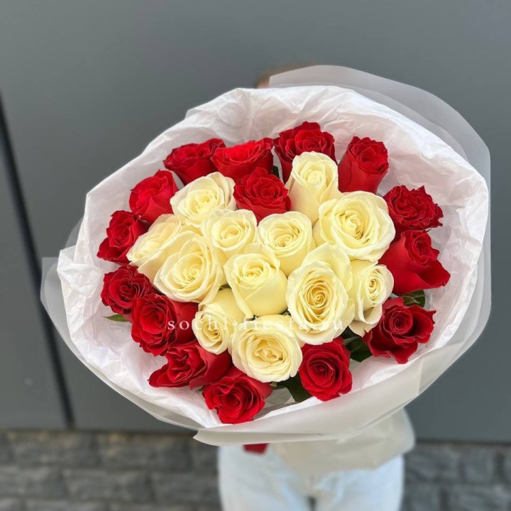 27 роз микс в Москве