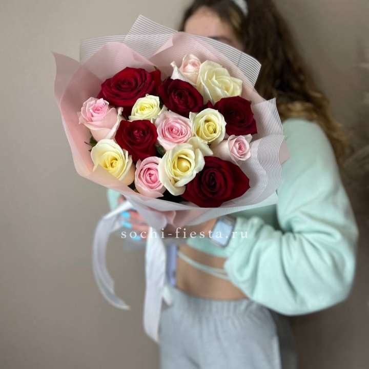 15 роз "Карусель" в Москве