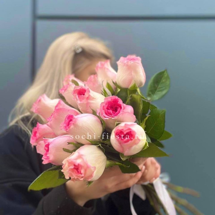 15 роз Мандала в Москве