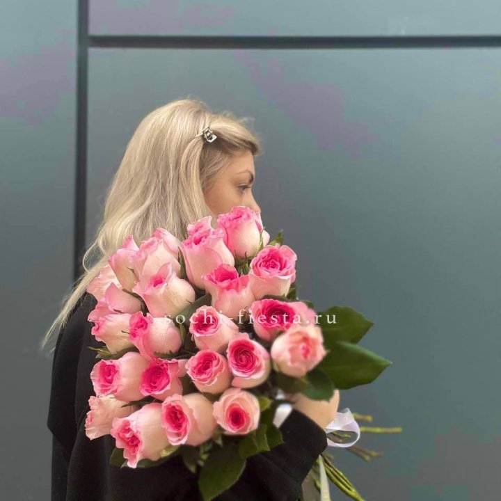  25 розовых роз в Москве