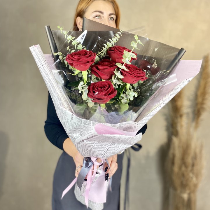 5 красных роз в Москве