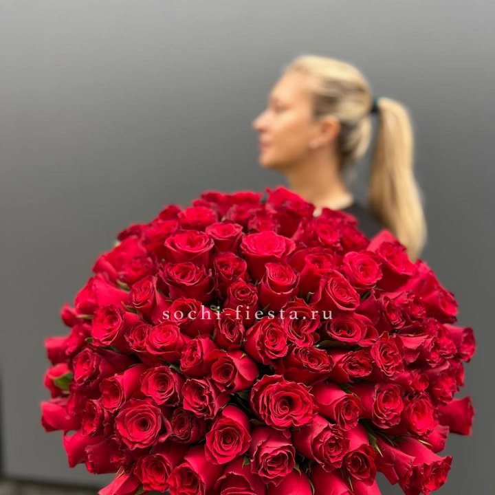 Охапка из 101 красной розы в Москве