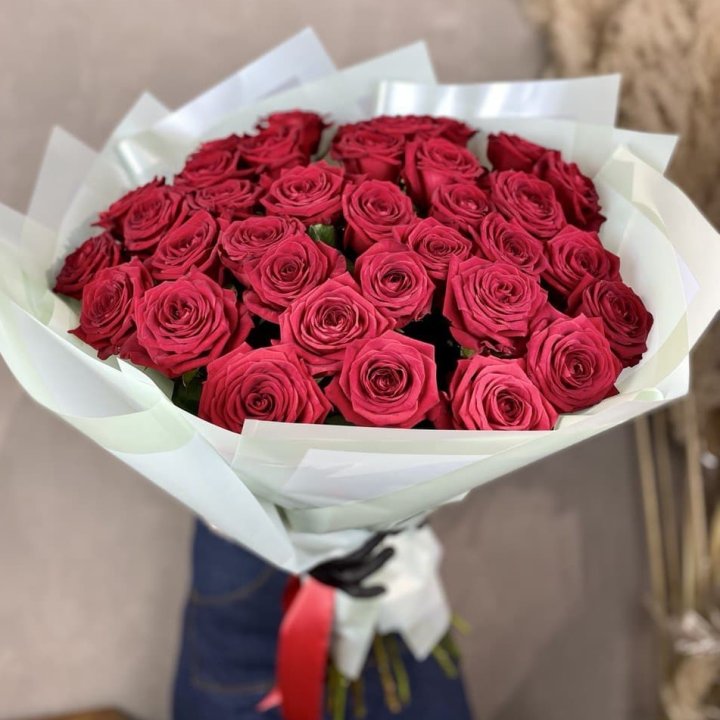 37 красных роз в Москве