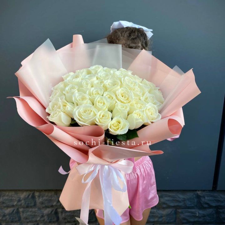 35 белых роз в Москве