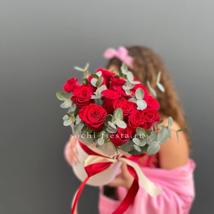 15 Красных роз в боксе №2 в Москве