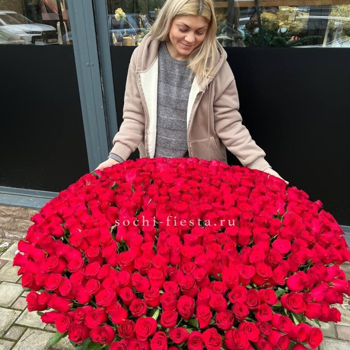 501 красная роза в корзине в Москве