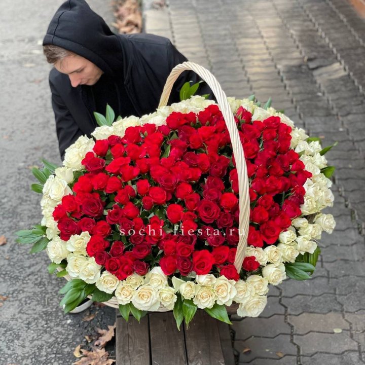 201  роза в корзине   в Москве
