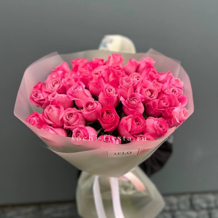 Роза малиновая в Москве