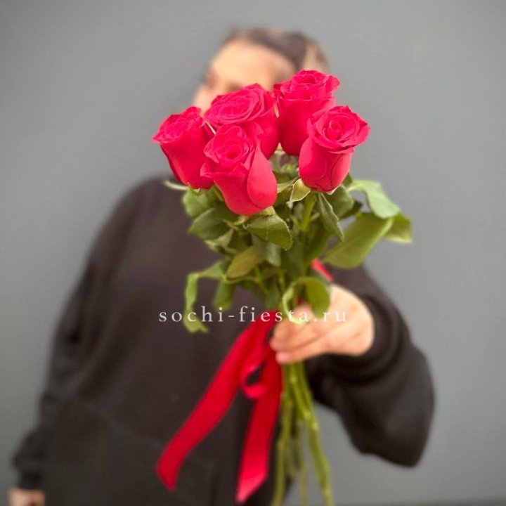 Букет 5 красных роз  в Москве